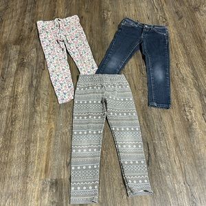 Girls size  6 pants set- 2 jeans and 1 pair of leggings- jumping bean and Carter